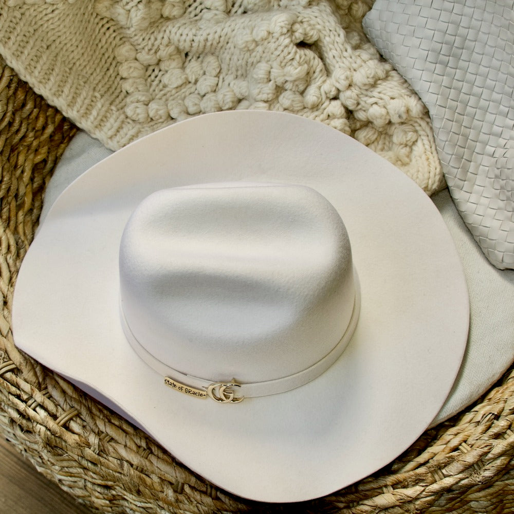 Felt Hats vs. Straw Hats: Which One Is Right for You?
